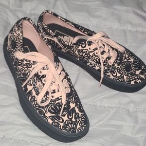 VANS- Platform size 6 women's